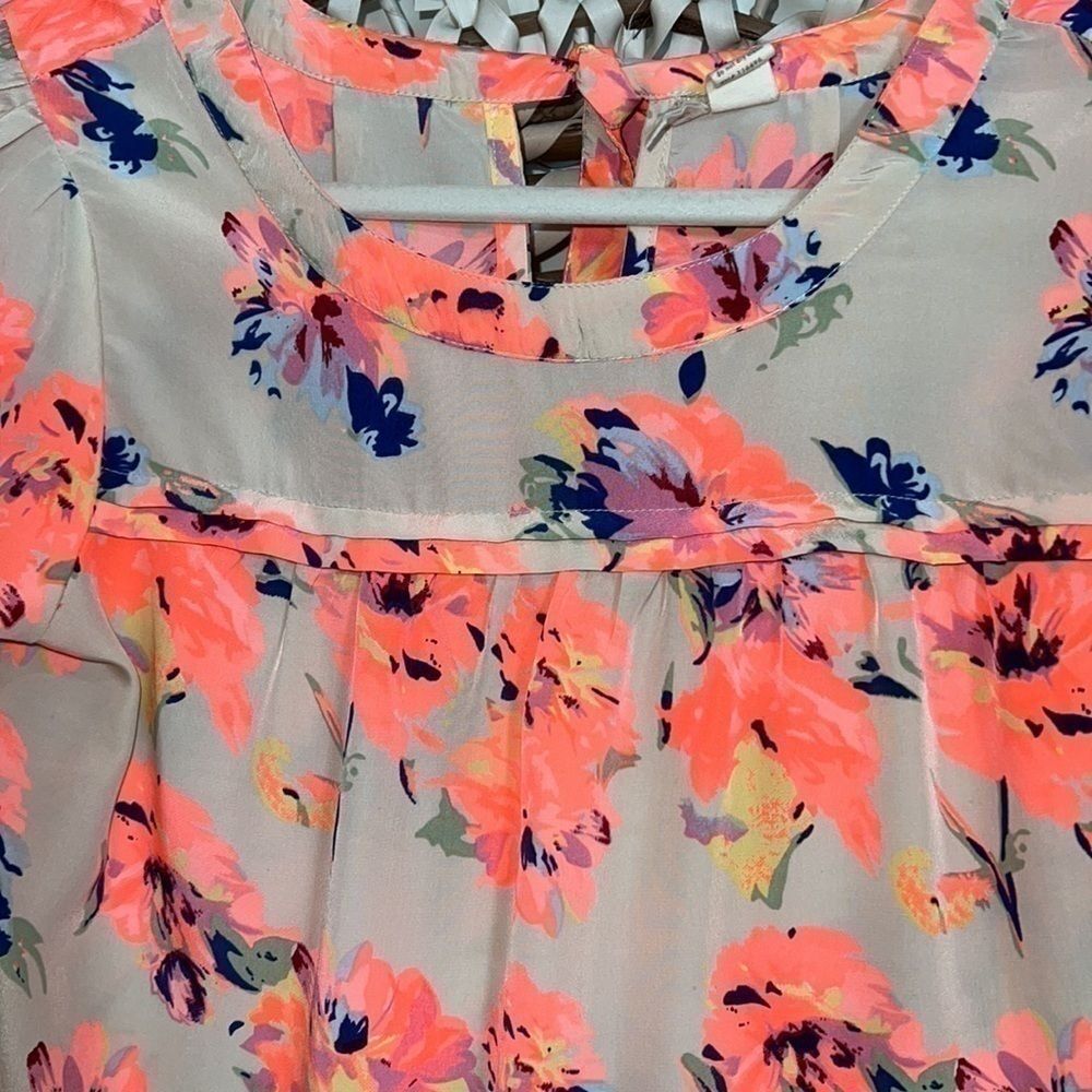 Japna floral tan and fluorescent pink blouse size small - Picture 3 of 6